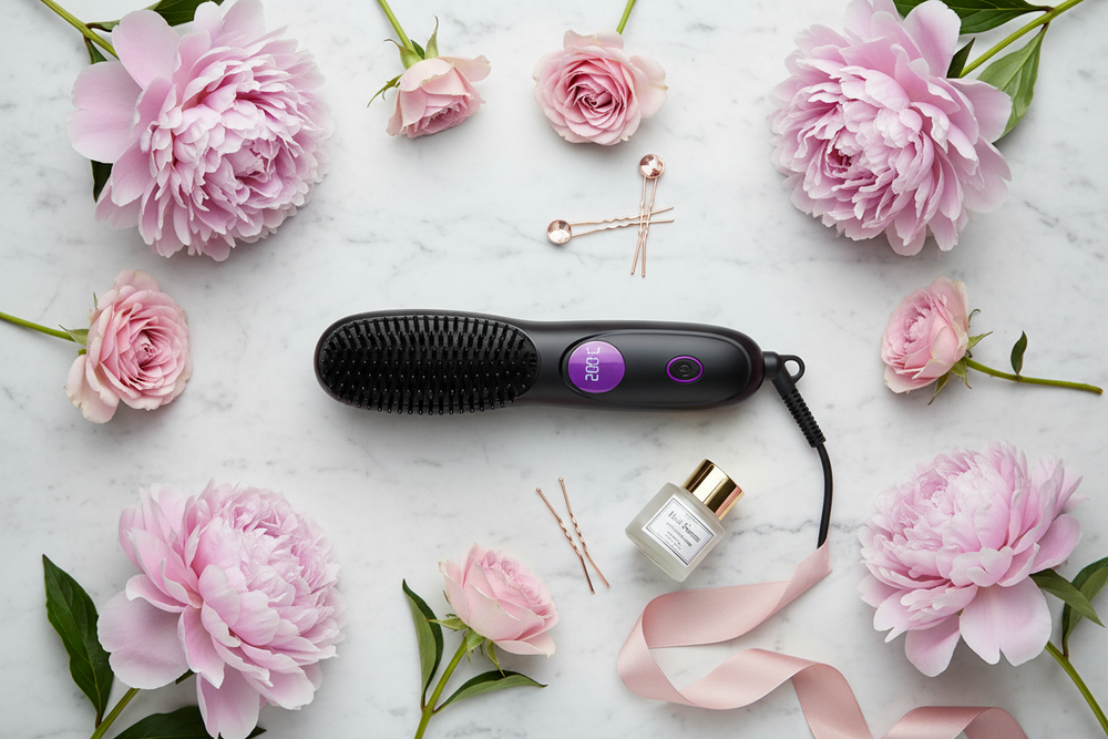 Cepillo flat lay con flores